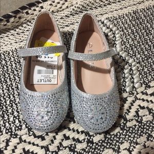 Cinderella Style Shoes.  NWT. Size 7 Girls Silver
